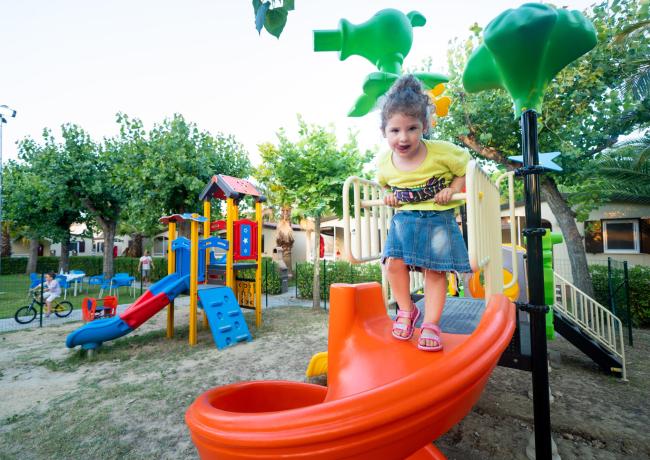 campinglakeplacid fr offre-juin-pour-vos-vacances-au-village-avec-forfait-family-plage-et-restaurant-inclus 018