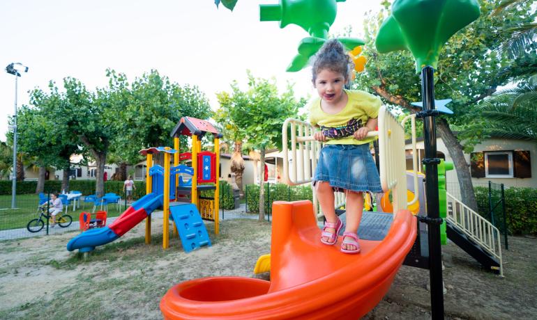 campinglakeplacid fr offre-juin-pour-vos-vacances-au-village-avec-forfait-family-plage-et-restaurant-inclus 014